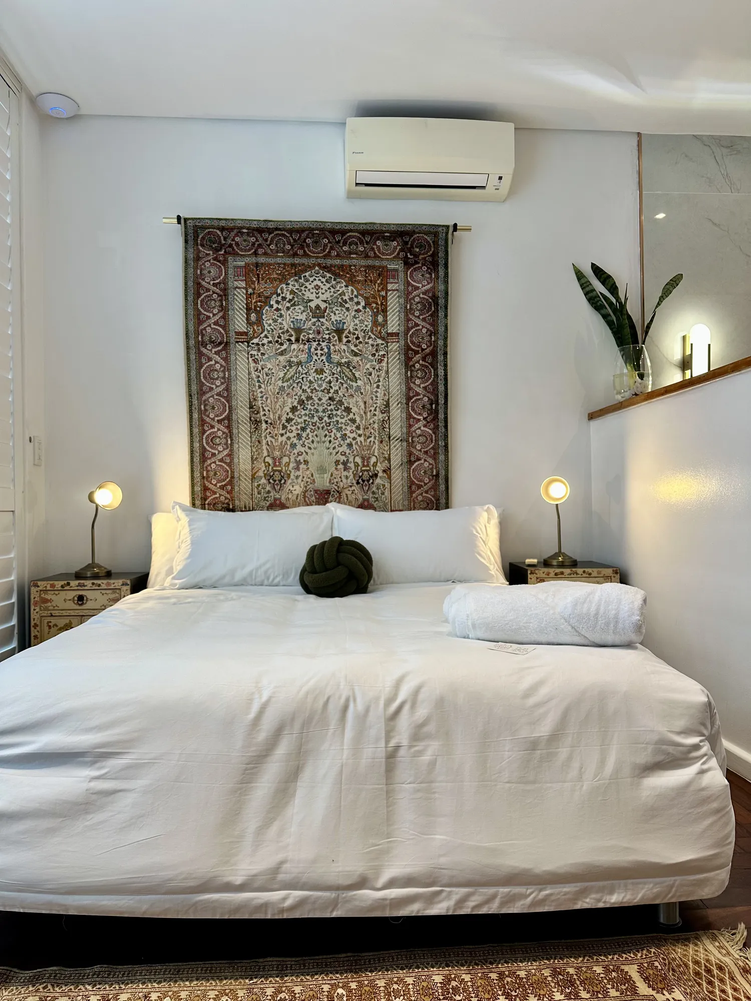 A Casa Dias bedroom with a tapestry above the bed
