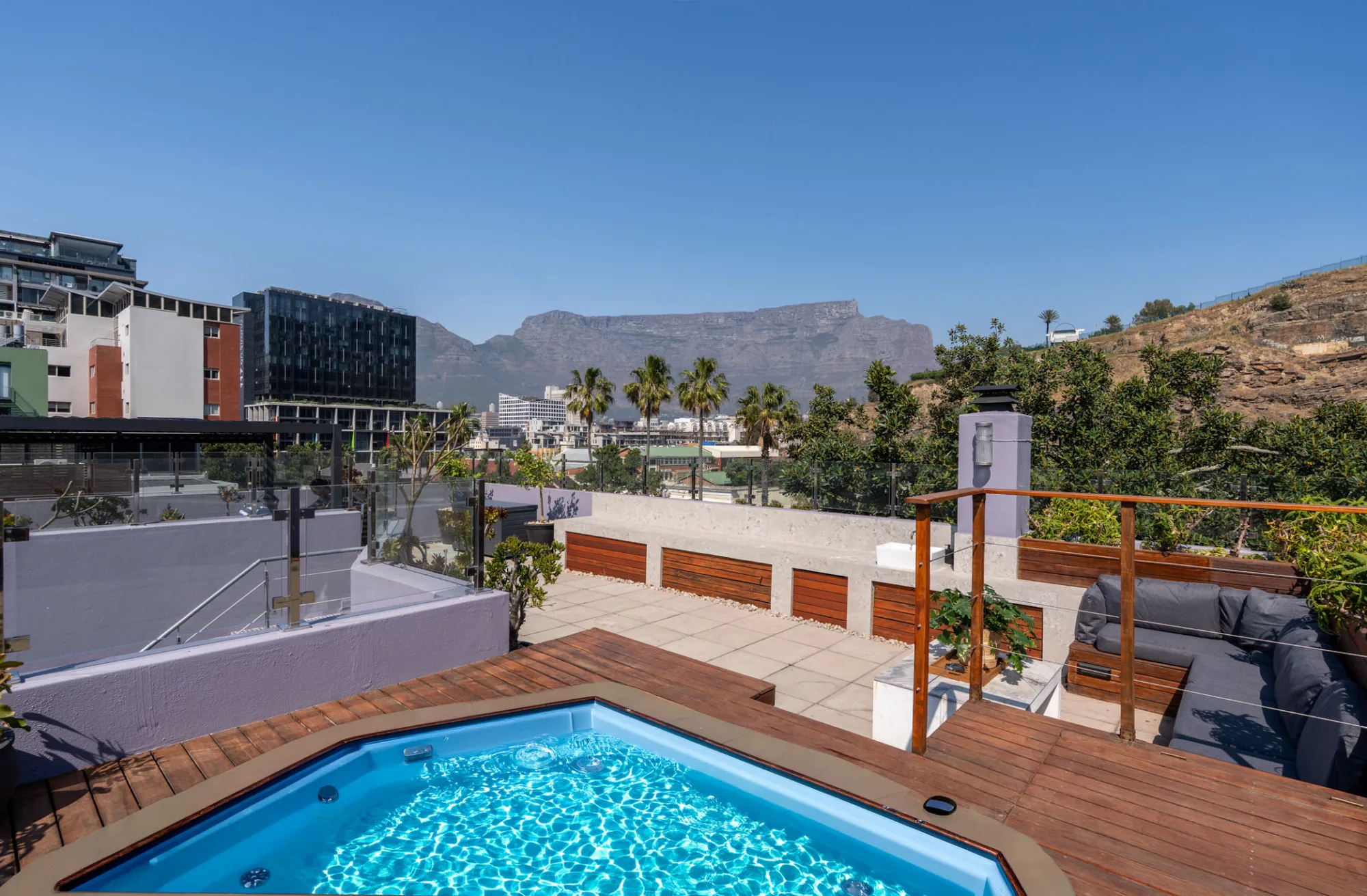 The heated rooftop jacuzzi at Casa Dias with Table Mountain beyond